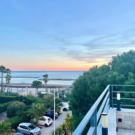 Sea And Mountain Views From Your Rooftop ! Saint-Laurent-du-Var Exterior photo