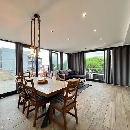 Sea And Mountain Views From Your Rooftop ! Saint-Laurent-du-Var Exterior photo