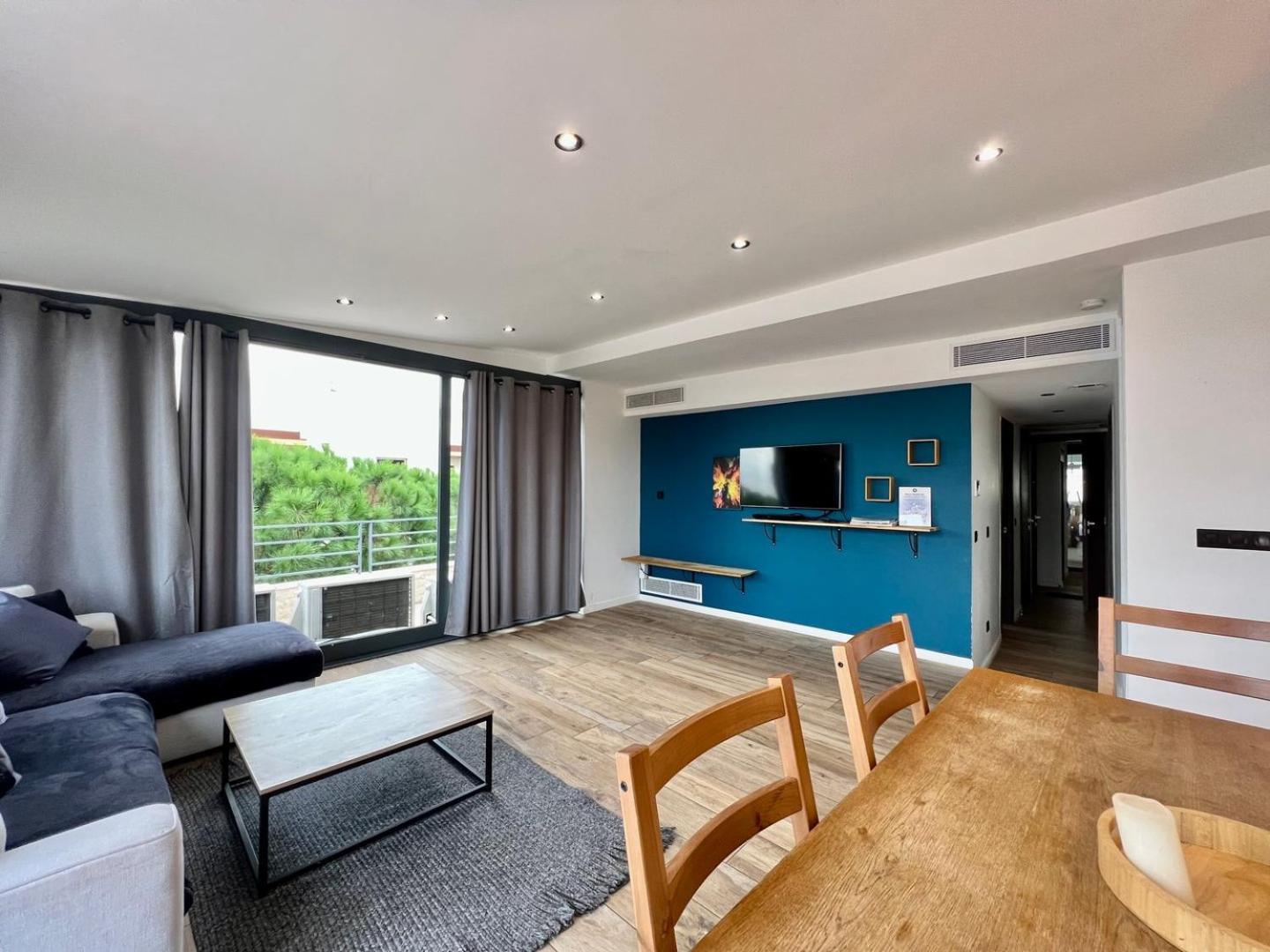 Sea And Mountain Views From Your Rooftop ! Apartment *