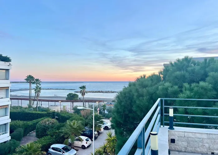 Sea And Mountain Views From Your Rooftop !
