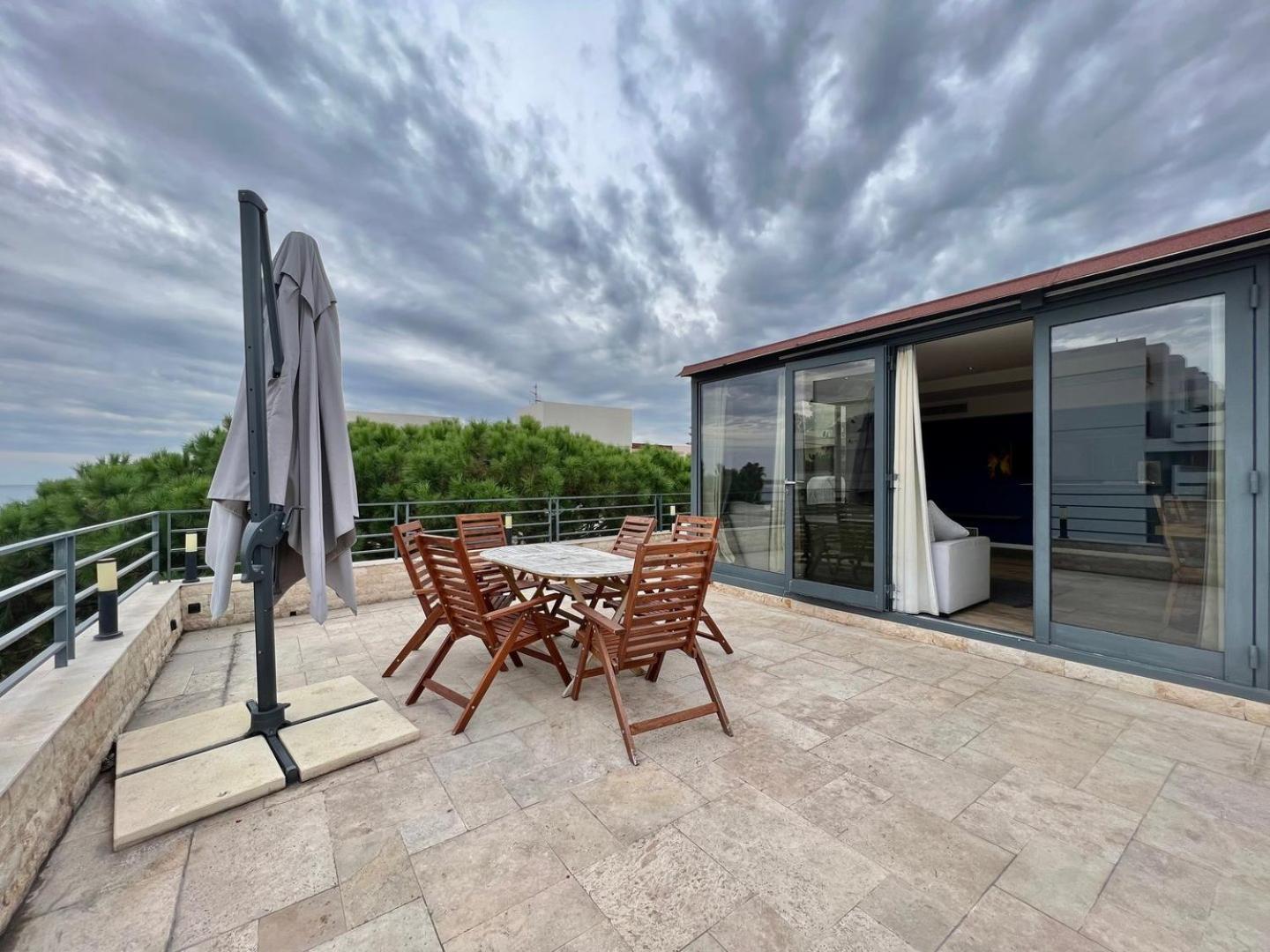 Sea And Mountain Views From Your Rooftop ! Appartement *